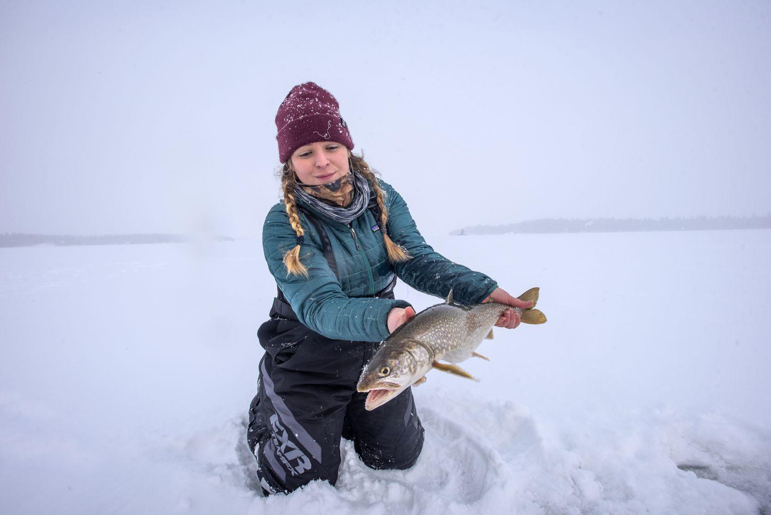  AnglerChimeorle  : Navegando por el mundo de la pesca invernal